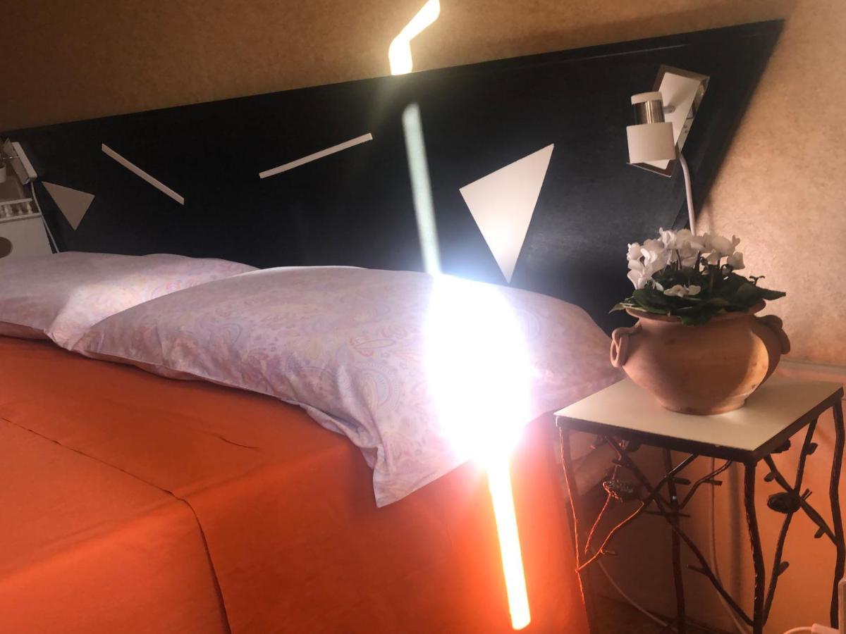La Finestra Sul Fiume Bed & Breakfast Fossombrone Bagian luar foto