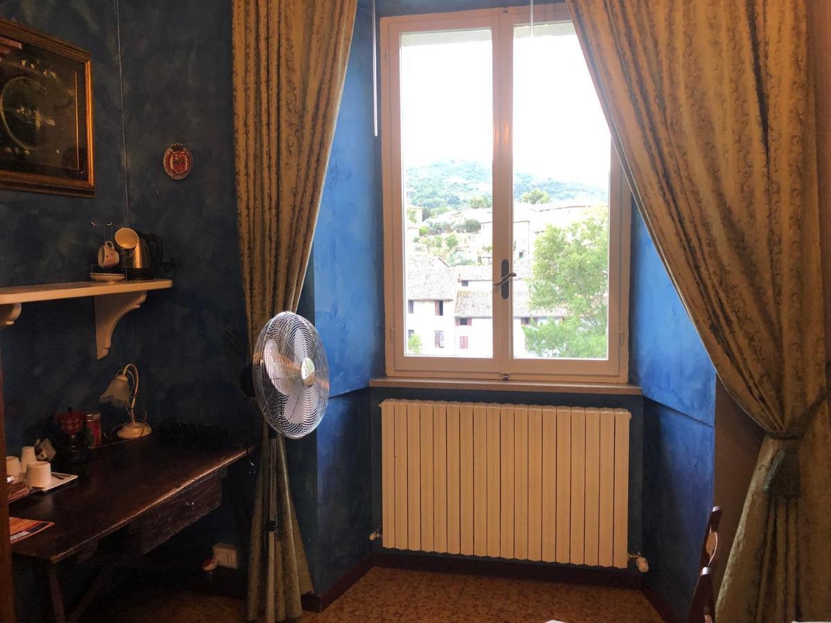 La Finestra Sul Fiume Bed & Breakfast Fossombrone Bagian luar foto