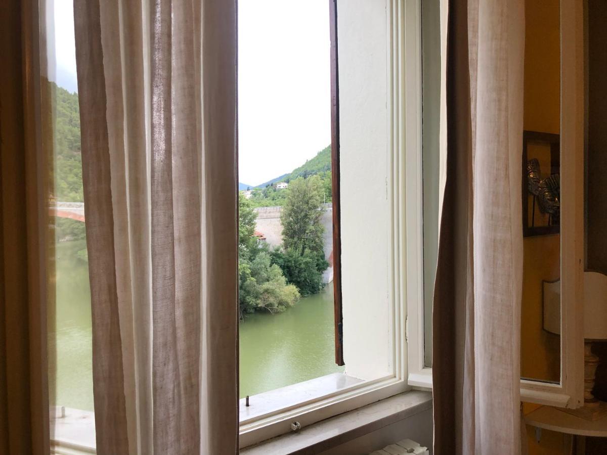 La Finestra Sul Fiume Bed & Breakfast Fossombrone Bagian luar foto