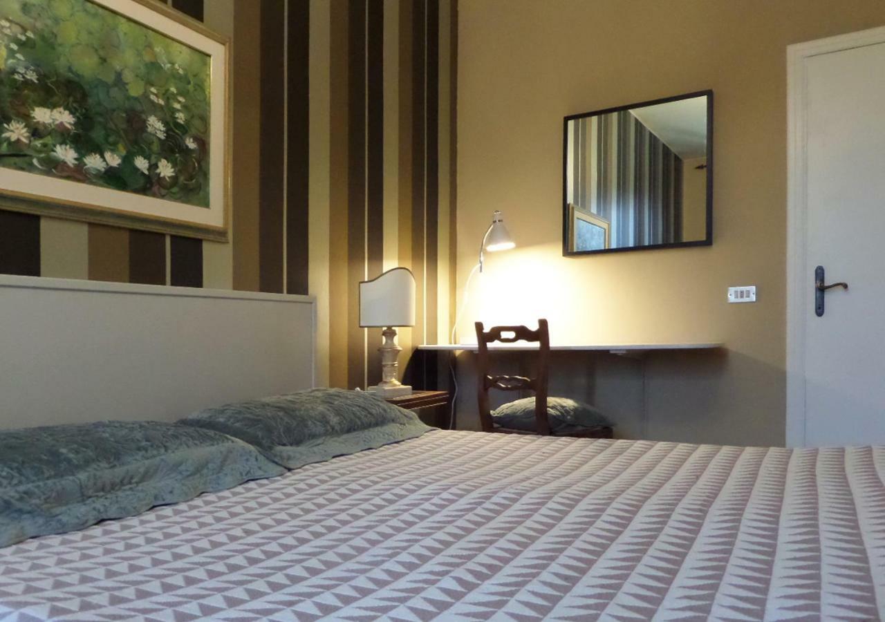 La Finestra Sul Fiume Bed & Breakfast Fossombrone Bagian luar foto