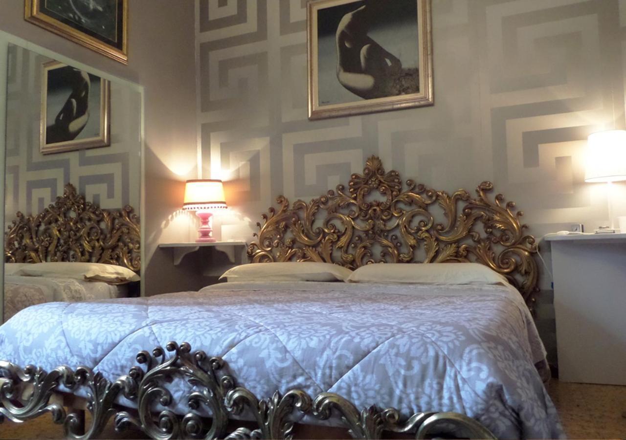 La Finestra Sul Fiume Bed & Breakfast Fossombrone Bagian luar foto
